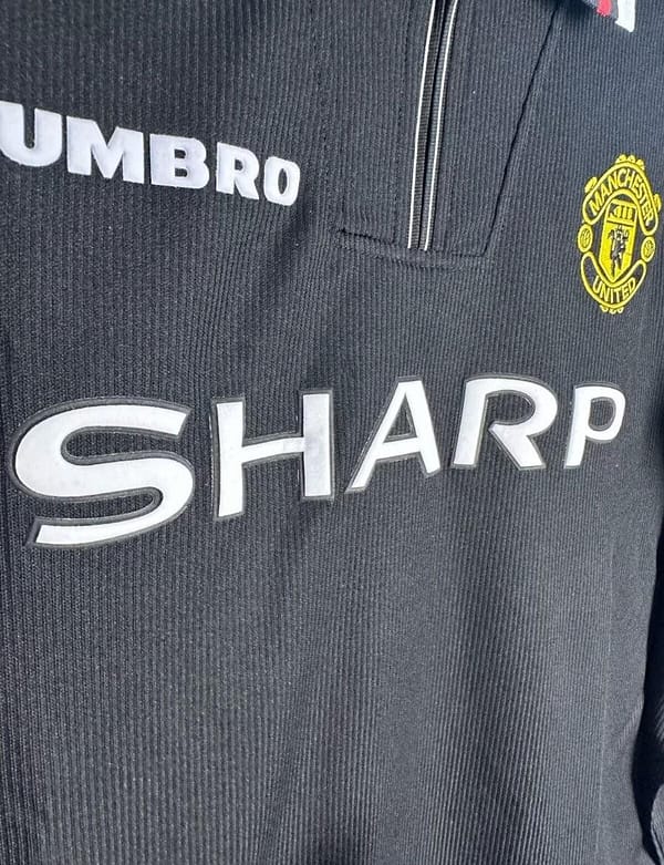 Retro 98/99 Manchester United Long Sleeve Goalkeeper Navy Jersey - Image 6