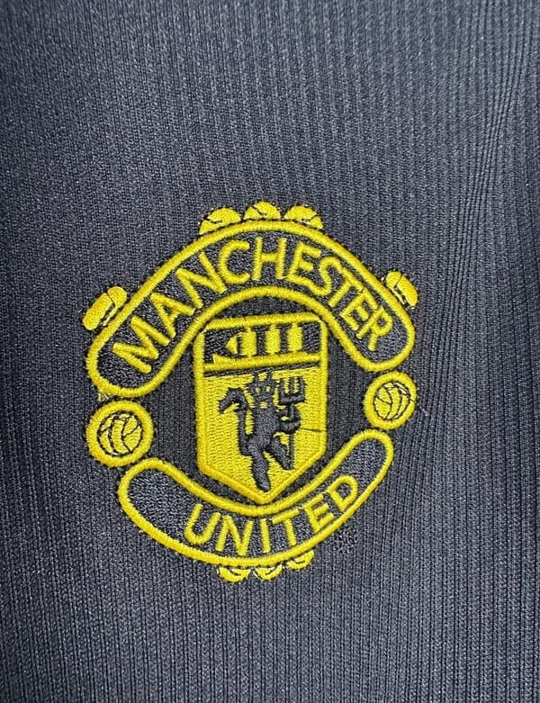 Retro 98/99 Manchester United Long Sleeve Goalkeeper Navy Jersey - Image 7