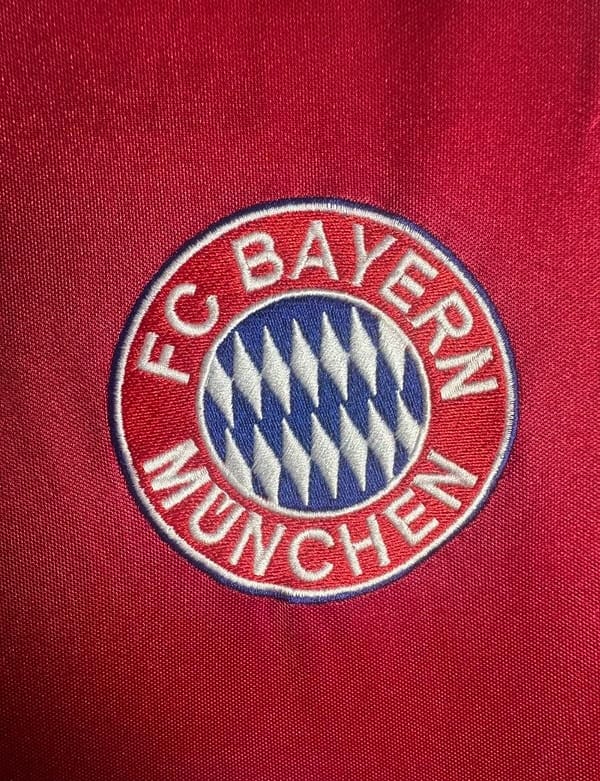 Retro 03/04 Bayern Munich Home Jersey - Image 7