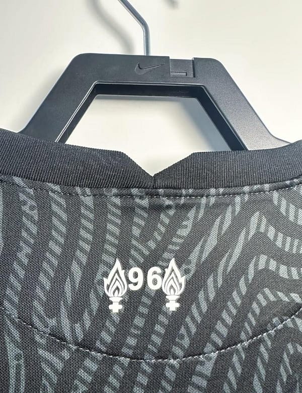 Retro 20/21 Liverpool Black Goalkeeper Jersey - Image 7