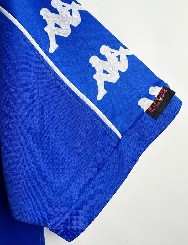 Retro 99/00 Juventus Away Blue Jersey - Image 6