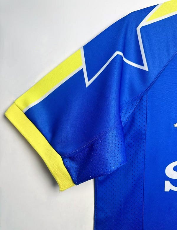 Retro 97/99 Juventus Away Blue Jersey - Image 3