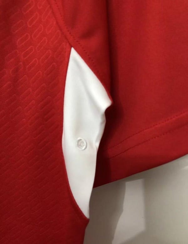 Retro 04/05 Liverpool Home Long Sleeve Jersey - Image 4