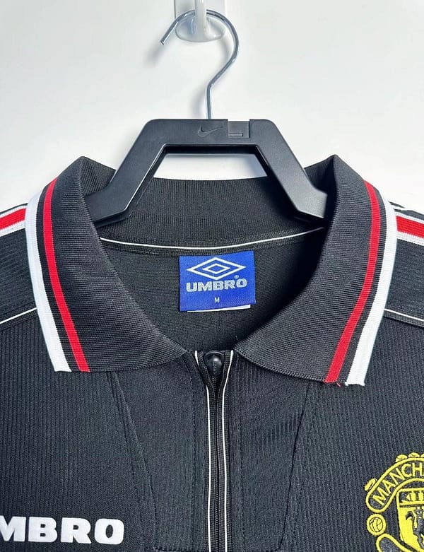 Retro 98/99 Manchester United Goalkeeper Navy Jersey - Image 3