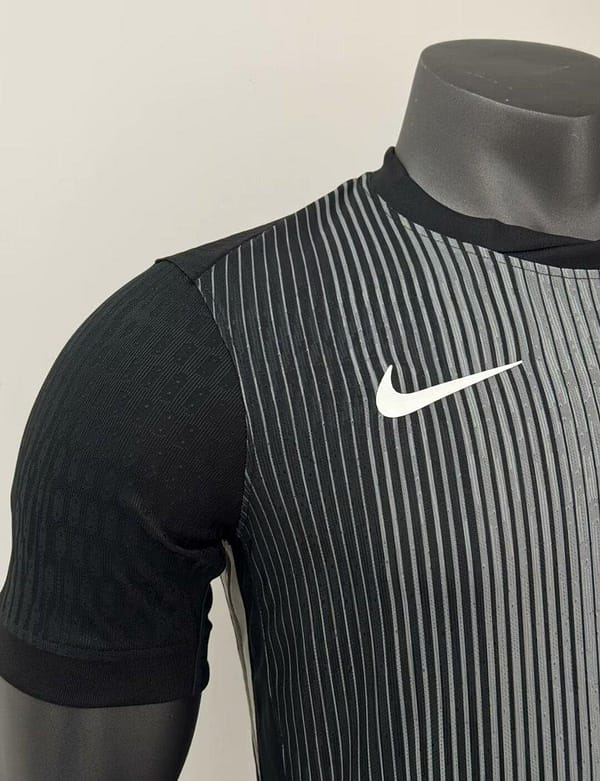 Player Version 25/26 PSG Goalkeeper Black Jersey - Image 3
