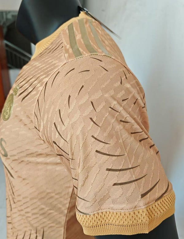 Player Version 24/25 Real Madrid Golden Special Jersey - Image 6
