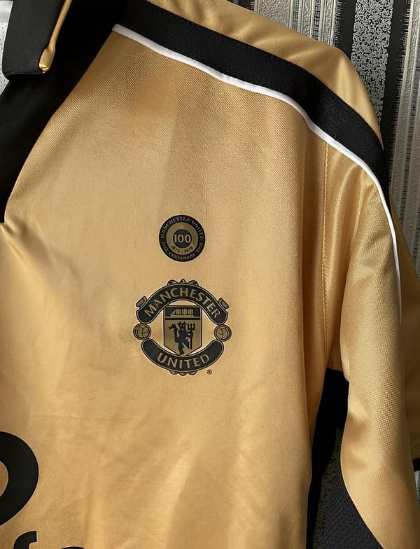 Retro 01/02 Manchester United Third Centenary Reversible Jersey - Image 7