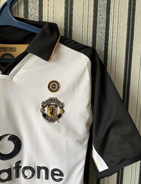 Retro 01/02 Manchester United Third Centenary Reversible Jersey - Image 8