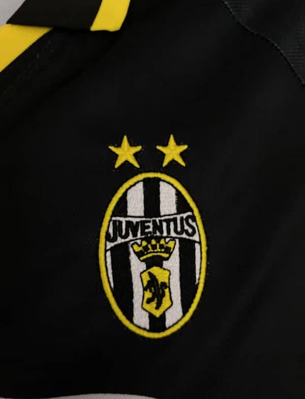 Retro 94/95 Juventus Third Black Jersey - Image 3
