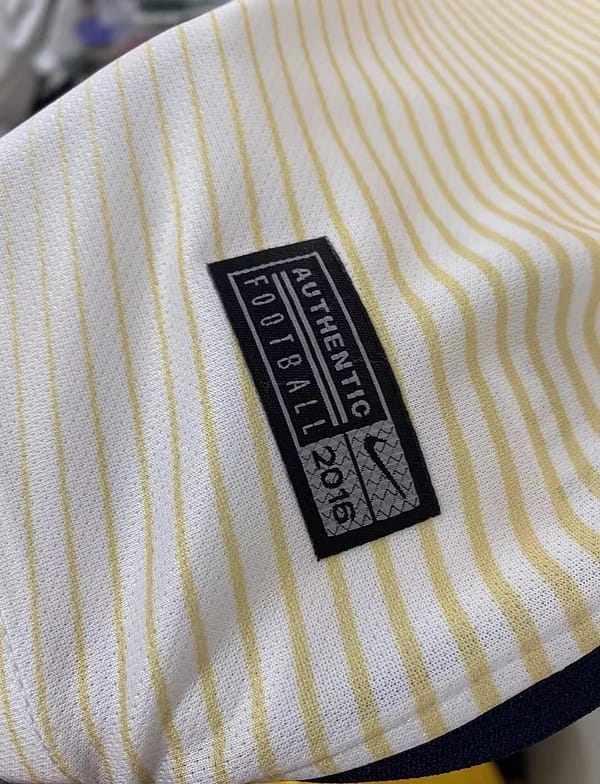 Retro 16/17 Club America Home Jersey - Image 6