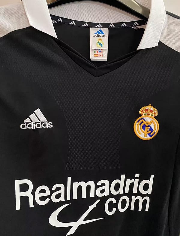 Retro 01/02 Real Madrid Away Black Jersey - Image 4