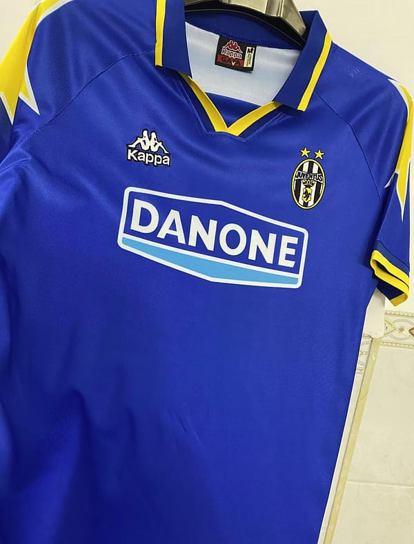 Retro 94/95 Juventus Away Blue Jersey - Image 3