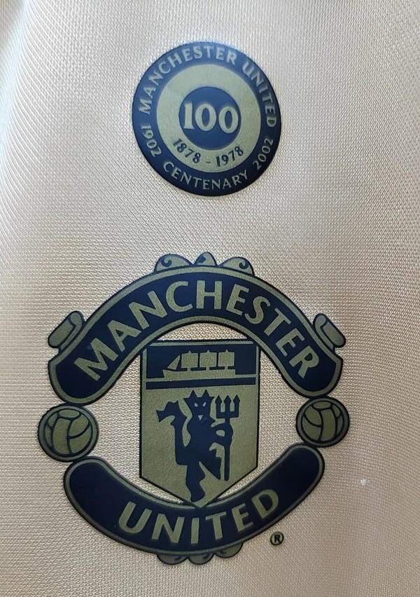 Retro 01/02 Manchester United Third Centenary Long Sleeve Reversible Jersey - Image 7