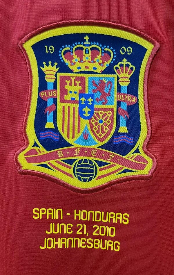 Retro 2010 Spain Home Jersey - Image 7