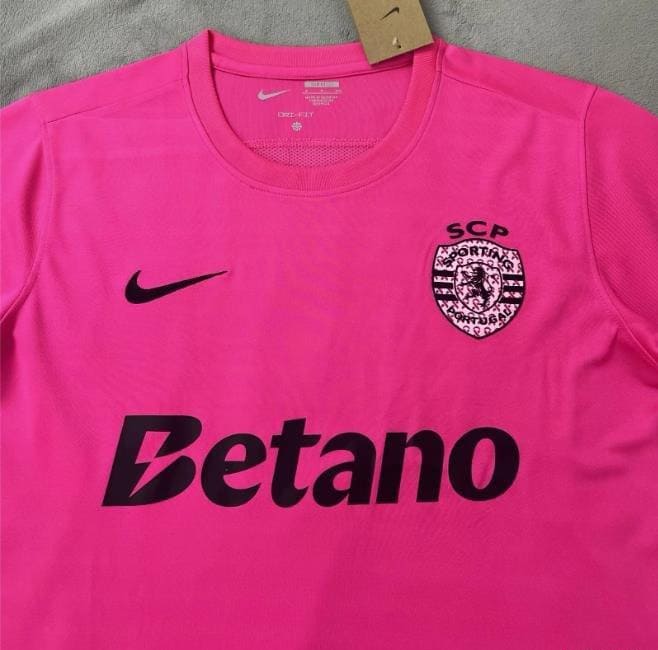 24/25 Sporting Lisbon Pink Jersey - Image 4