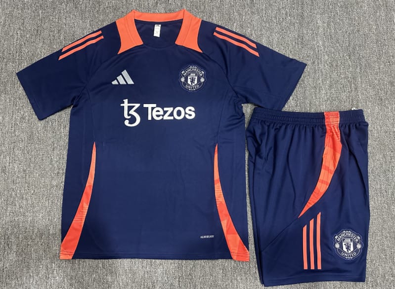 24/25 Kids Manchester United Navy Short Sleeve Jersey+Shorts - Image 2