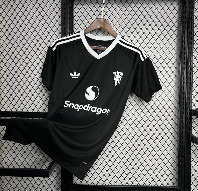 24/25 Manchester United Fourth Goalkeeper Jersey - Image 2