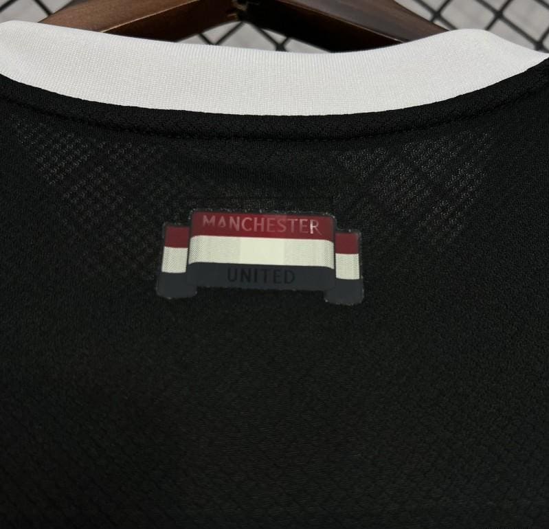 24/25 Manchester United Fourth Goalkeeper Jersey - Image 3