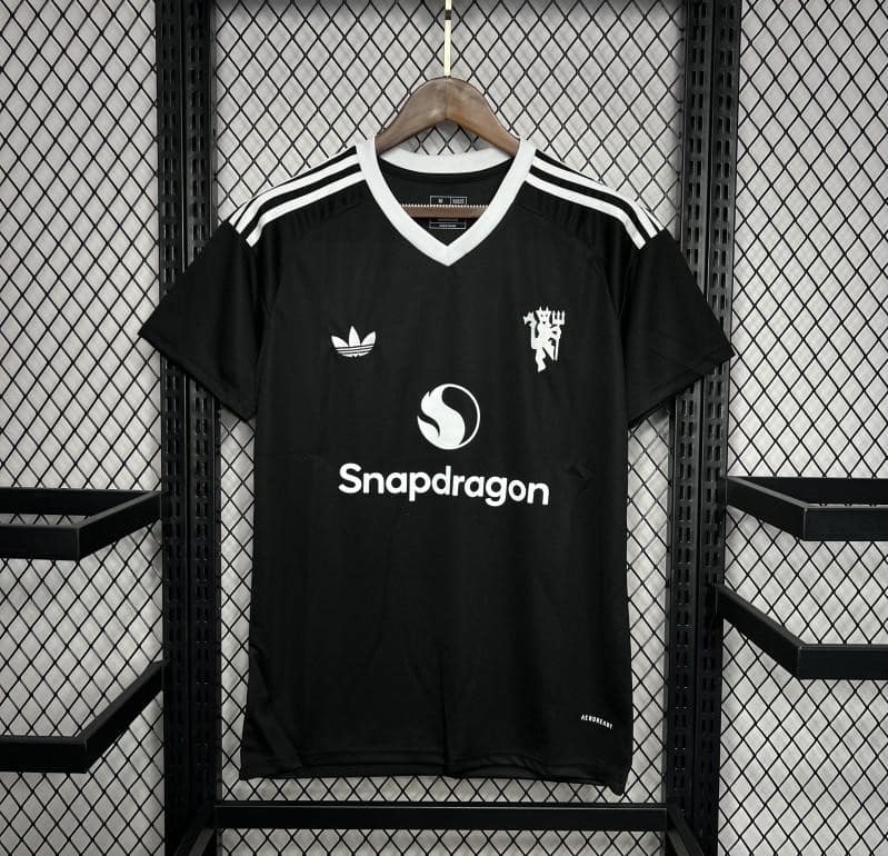 24/25 Manchester United Fourth Goalkeeper Jersey - Image 7