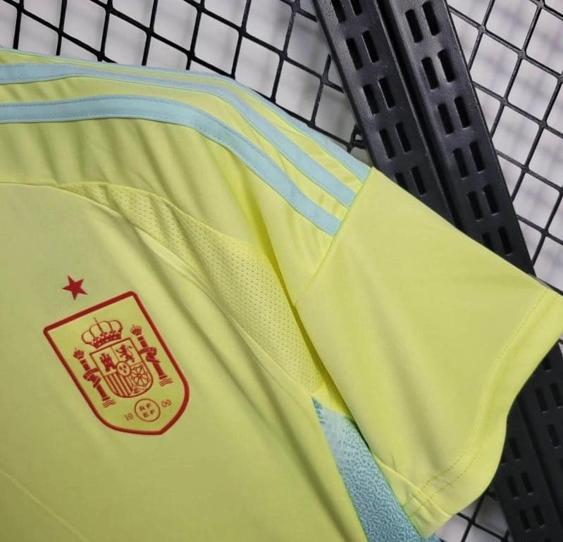 24/25 Spain Away Yellow Jersey - Image 6