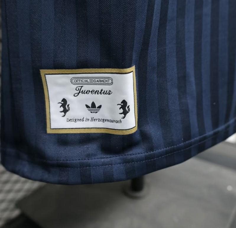 Player Version 25/26 Manchester United  Icon Navy Jersey - Image 3