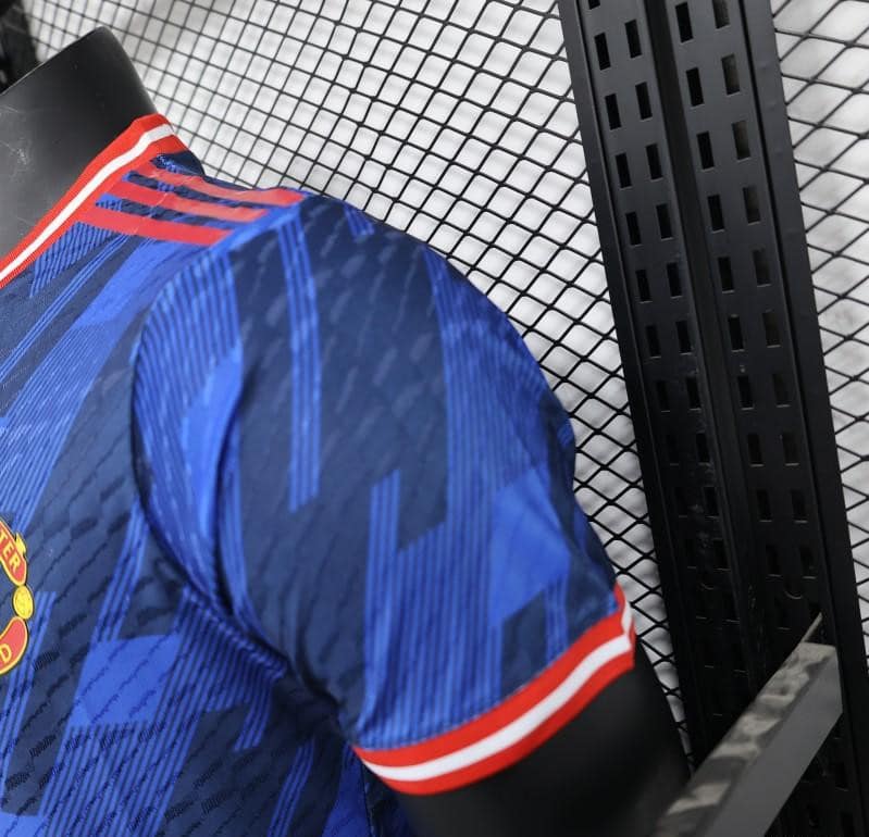 Player Version 25/26 Manchester United Blue Special Jersey - Image 4