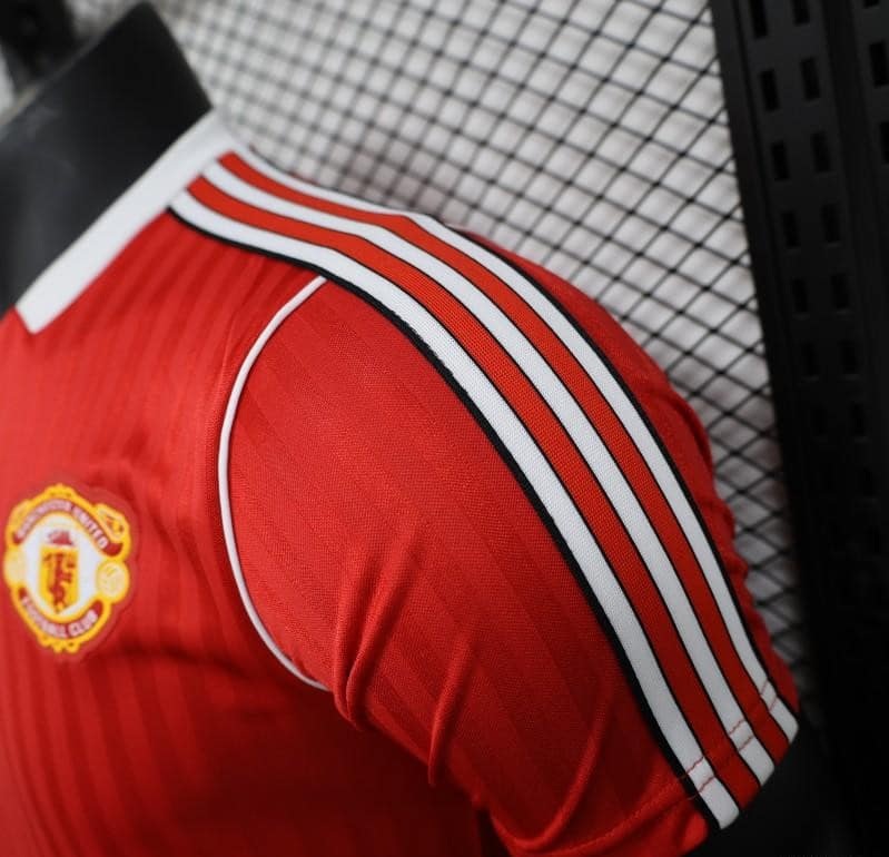 Player Version 25/26 Manchester United Icon Red Jersey - Image 6
