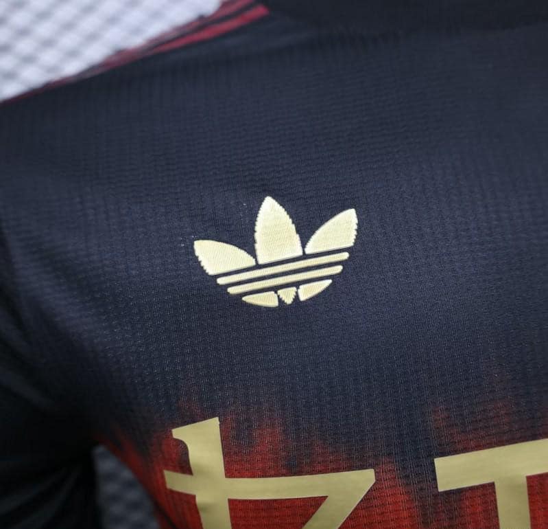 Player Version 24/25 Manchester United Black/Red Pre-Match Jersey - Image 2