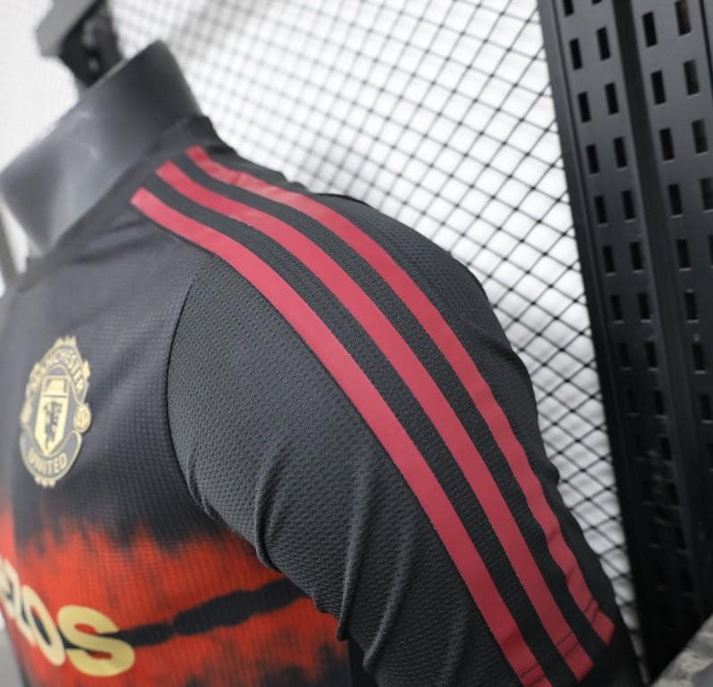 Player Version 24/25 Manchester United Black/Red Pre-Match Jersey - Image 3