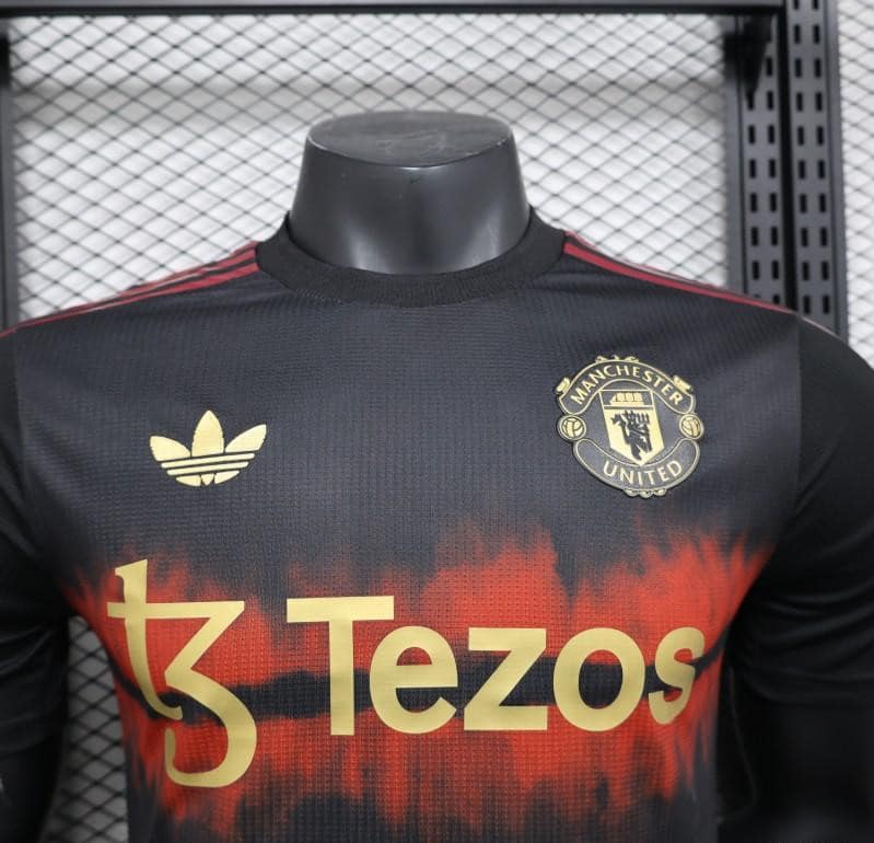 Player Version 24/25 Manchester United Black/Red Pre-Match Jersey - Image 7