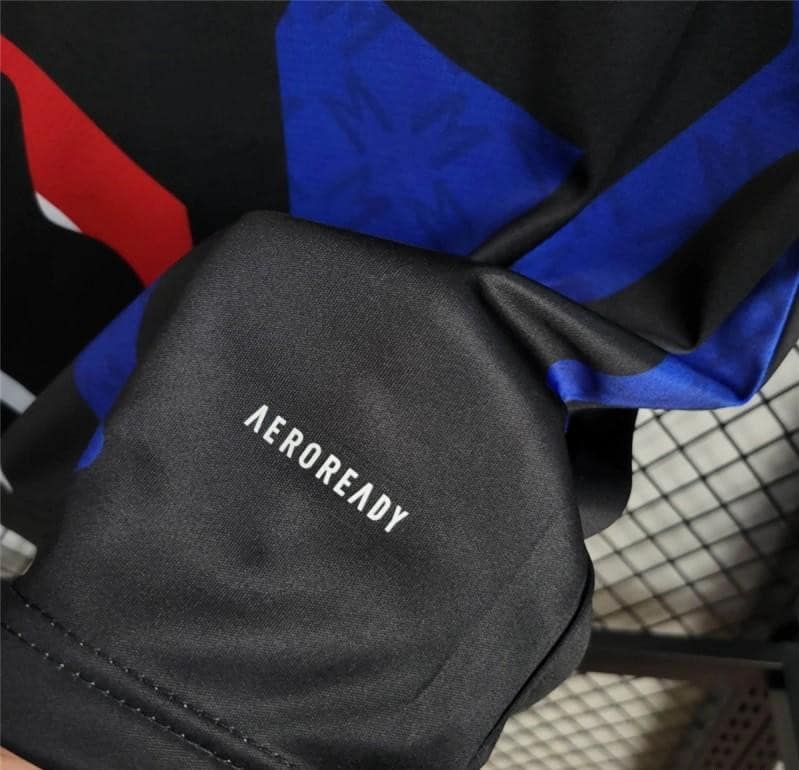 24/25 Manchester United Training Jersey - Image 4