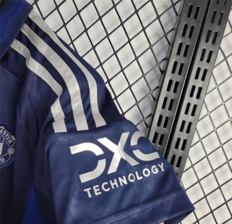 24/25 Women Manchester United Away Jersey - Image 3