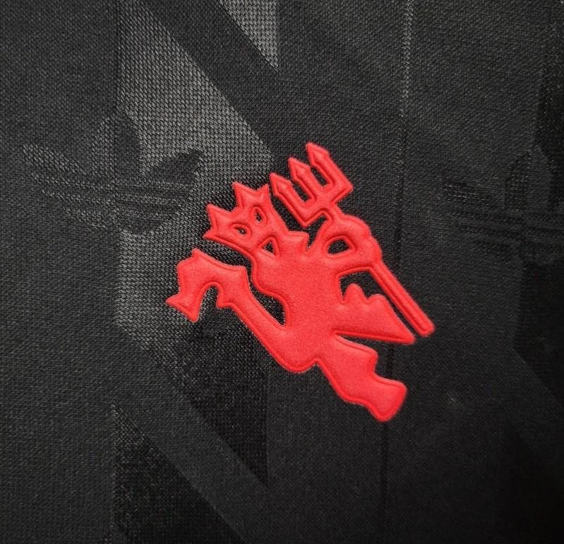 24/25 Retro Manchester United - Image 3