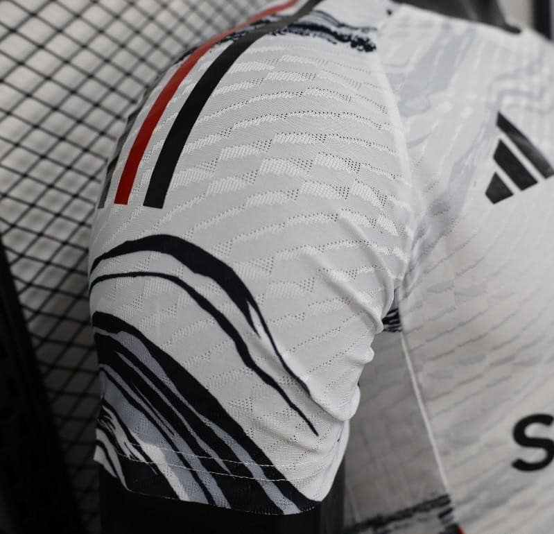 Player Version 25/26 Manchester United White with Marble Pattern and Snapdragon Sponsor Jersey - Image 2