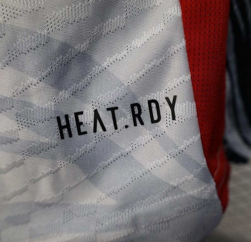 Player Version 25/26 Manchester United White with Marble Pattern and Snapdragon Sponsor Jersey - Image 3