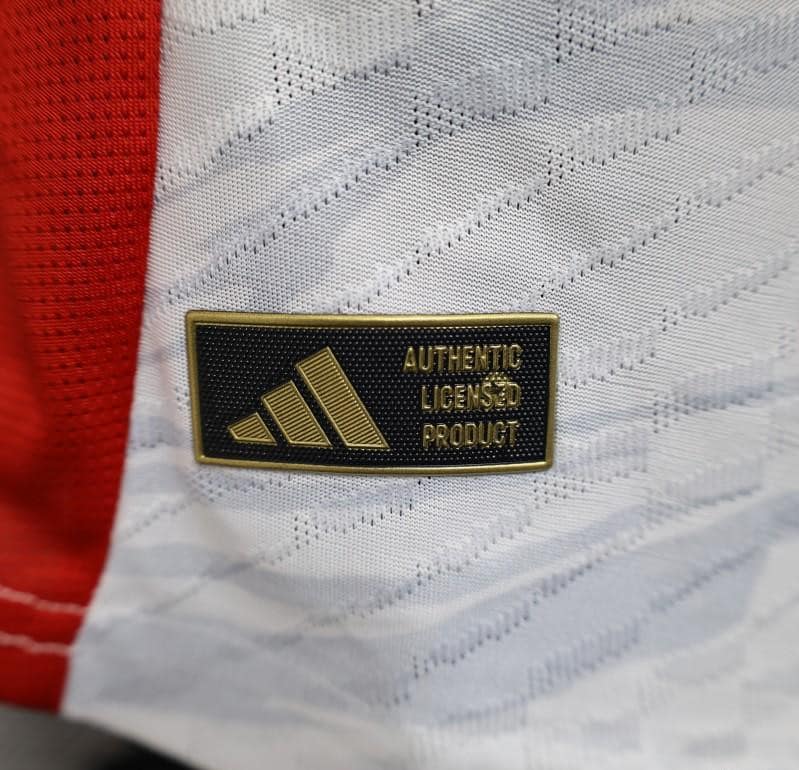 Player Version 25/26 Manchester United White with Marble Pattern and Snapdragon Sponsor Jersey - Image 4