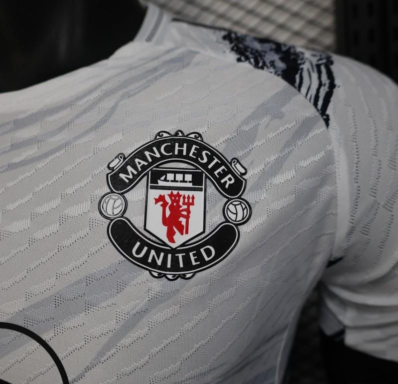 Player Version 25/26 Manchester United White with Marble Pattern and Snapdragon Sponsor Jersey - Image 6