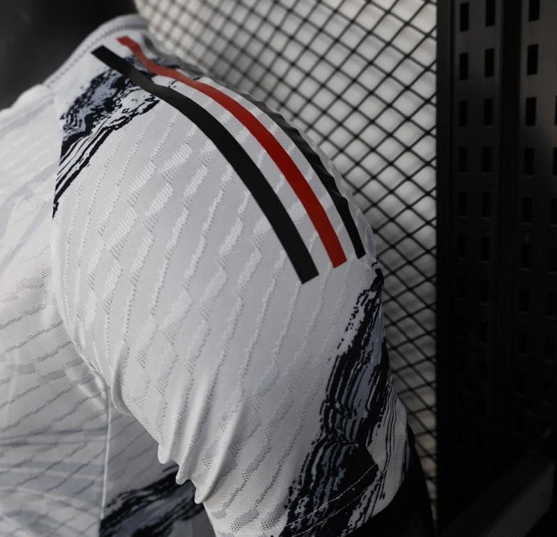 Player Version 25/26 Manchester United White with Marble Pattern and Snapdragon Sponsor Jersey - Image 8