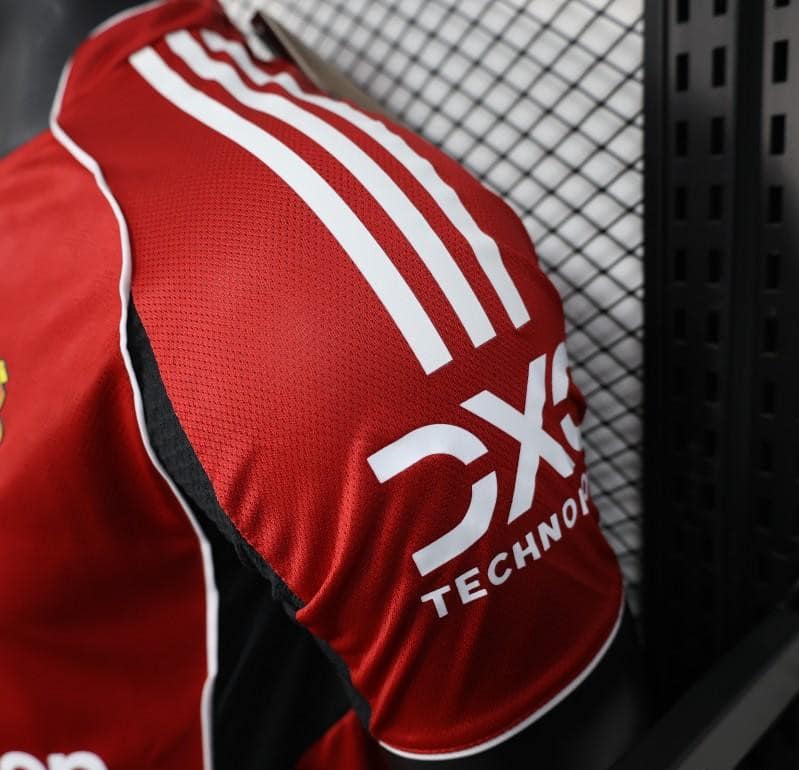 Player Version 25/26 Manchester United Home Jersey - Image 8