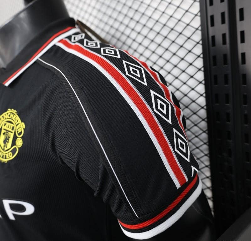 Player Version 98/99 Manchester United Third Black Jersey - Image 5