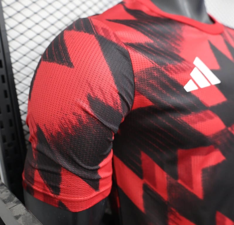 25/26 Player Version Manchester United Red Geometric Pattern Pre-Match Training Jersey - Image 5