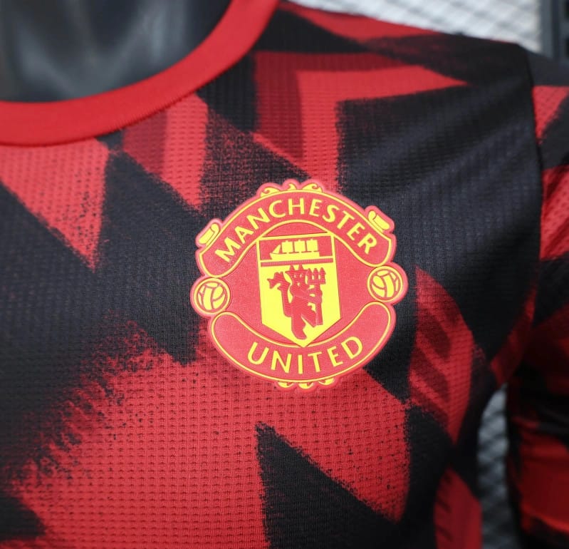 25/26 Player Version Manchester United Red Geometric Pattern Pre-Match Training Jersey - Image 6
