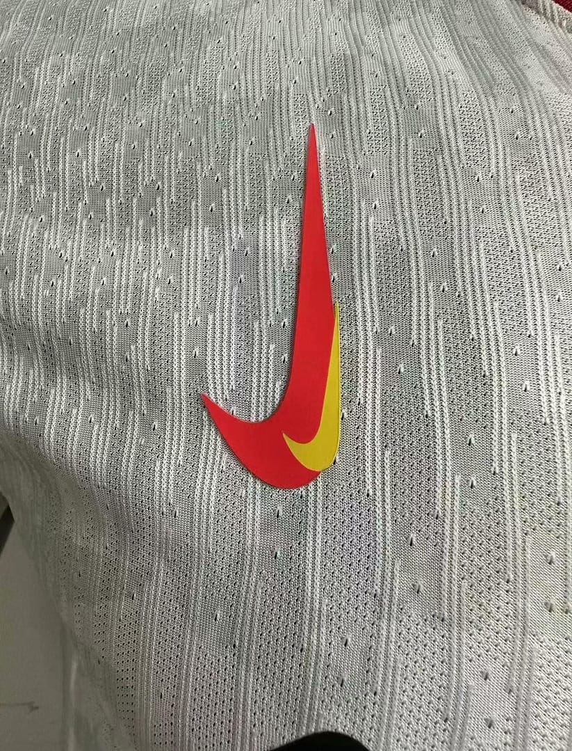 Player Version 24/25 Liverpool Third White Jersey - Image 4