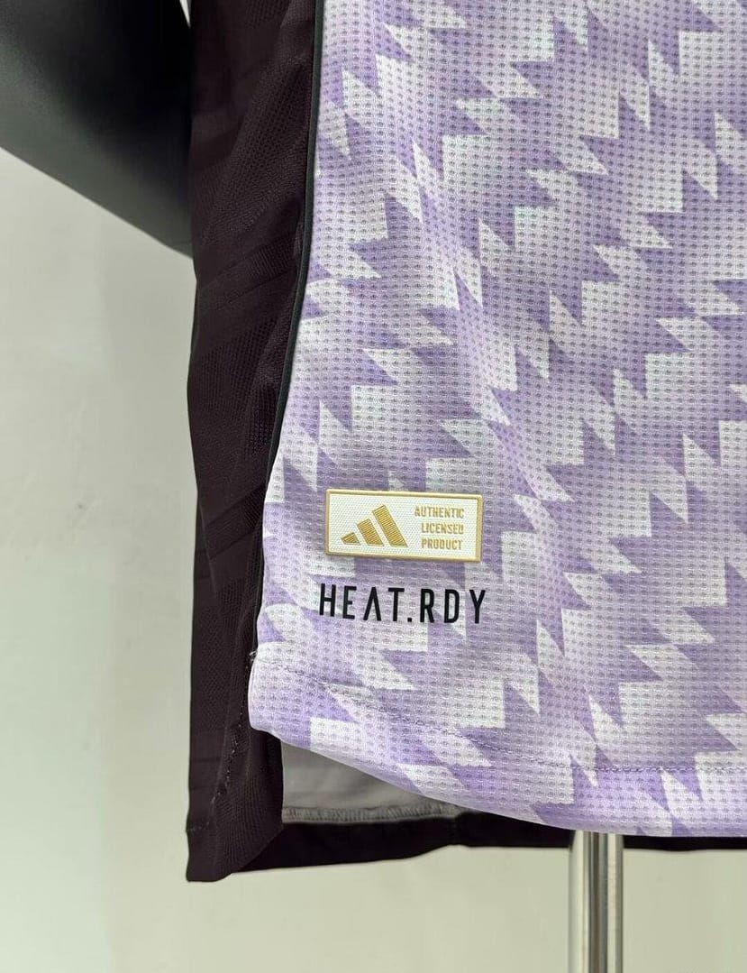 Player Version 25/26 Manchester United Away Purple Jersey - Image 4